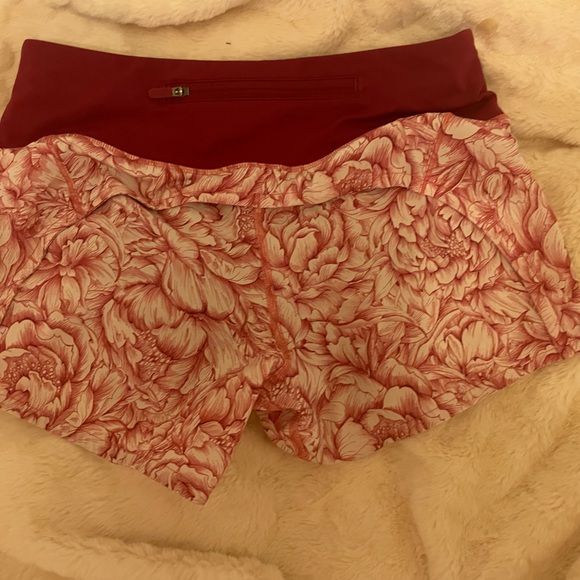 RAREEEE👀👀👀SIZE 2! cute pink lulu shorts - Picture 2 of 2